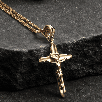 18ct gold with diamond. Chain not included. Code: RSD CRF. Price on enquiry.